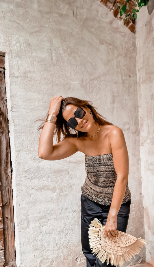 Tops ar metālisku spīdumu