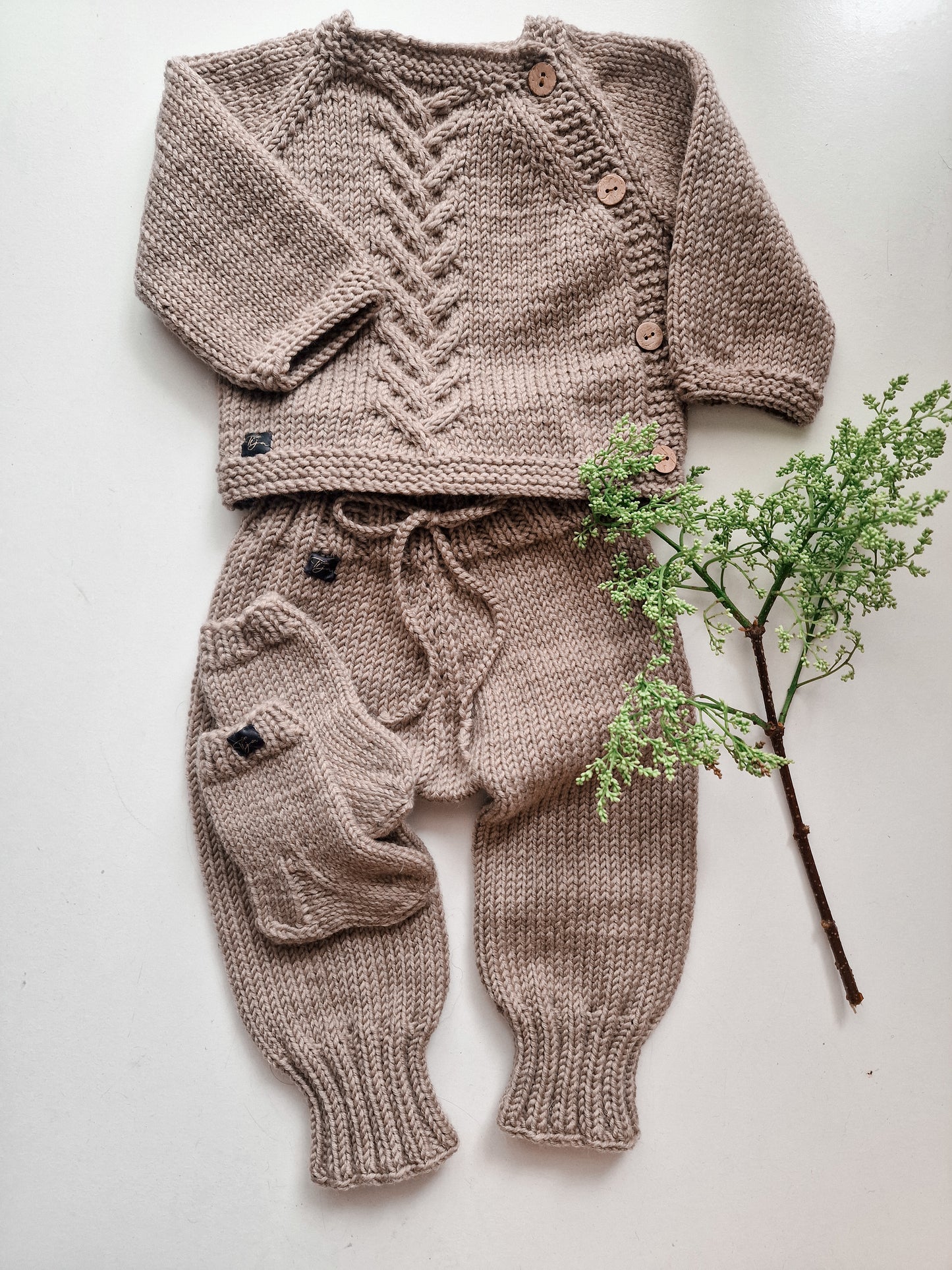 Jaka, bikses, zeķītes