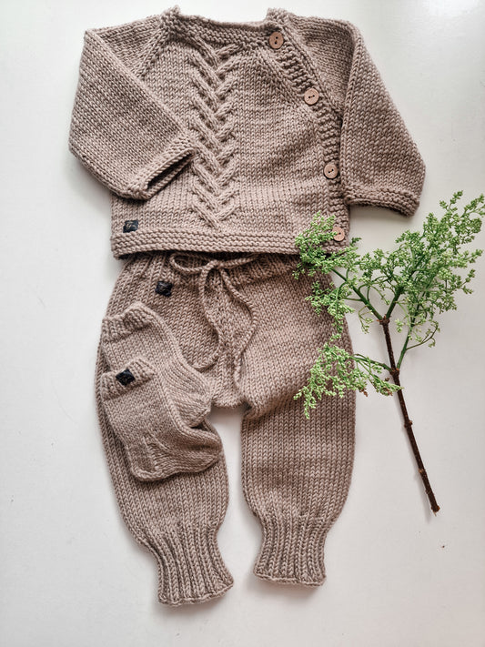 Jaka, bikses, zeķītes