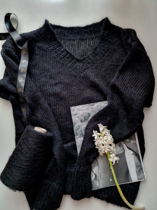 Klasisks džemperis ar V veida kakla izgriezumu