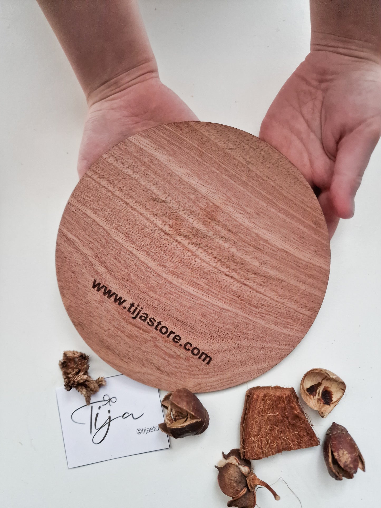 Koka dekors "Esmu klāt"