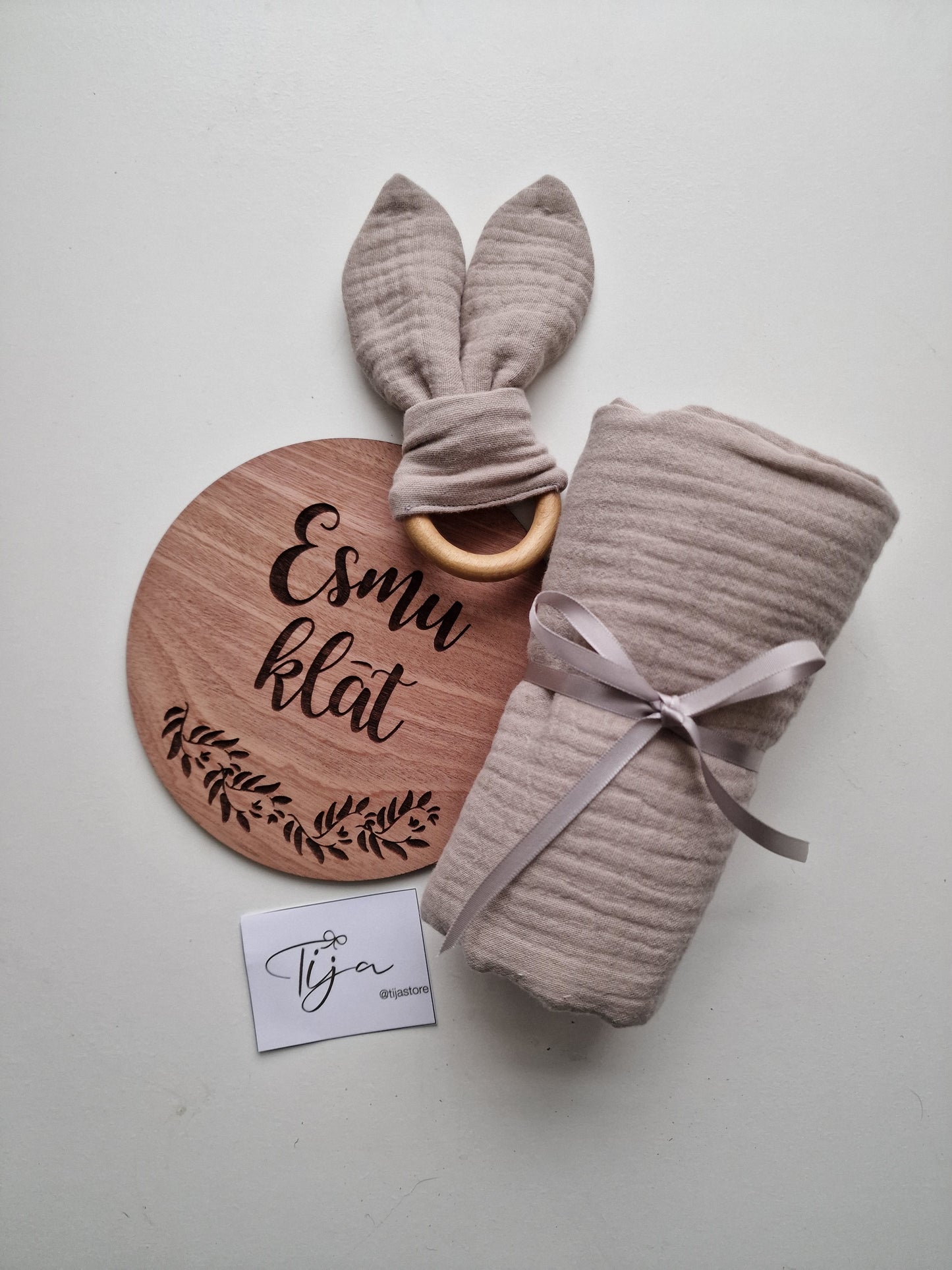 Koka dekors "Esmu klāt"