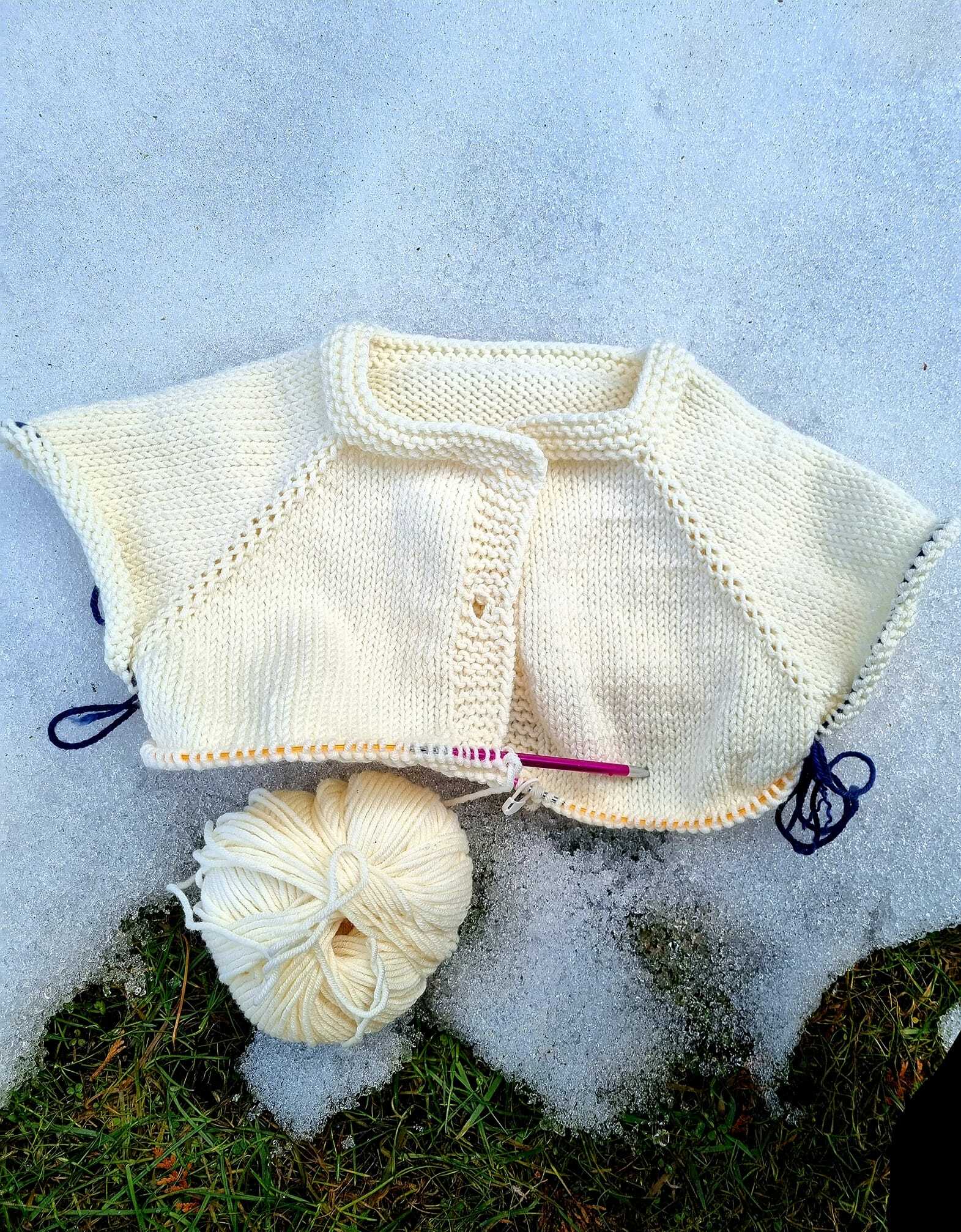 Bērnu jakas apraksts (reglāns no augšas) (izmēros jaundzimušo - 5 gadi)