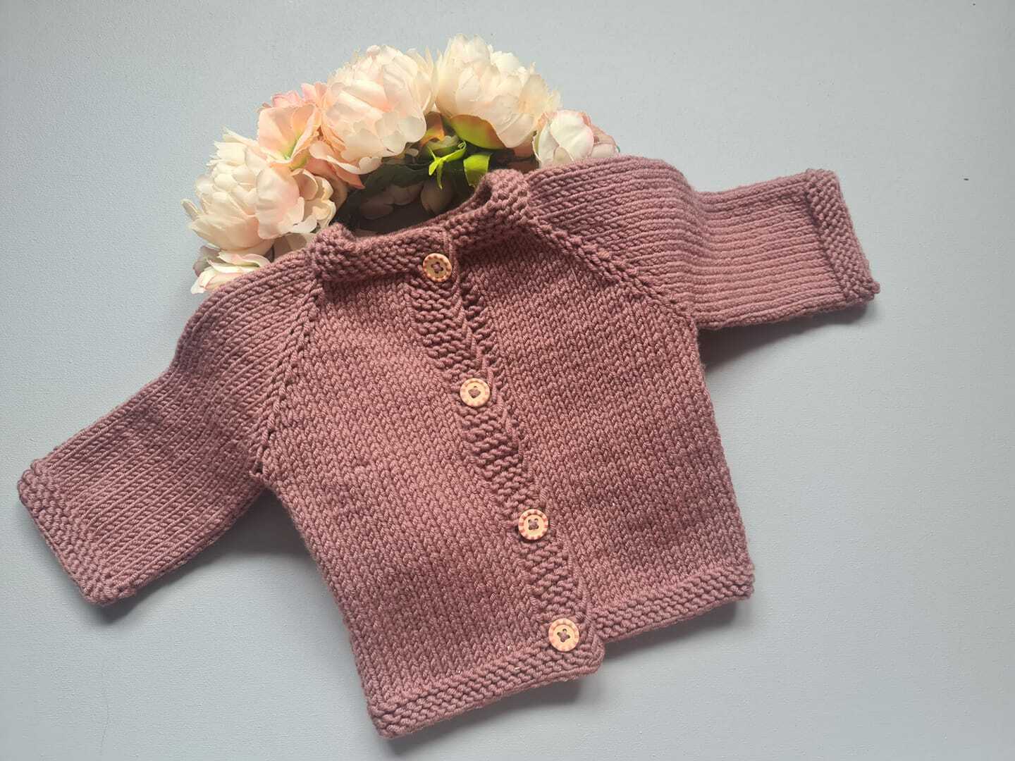 Bērnu jakas apraksts (reglāns no augšas) (izmēros jaundzimušo - 5 gadi)