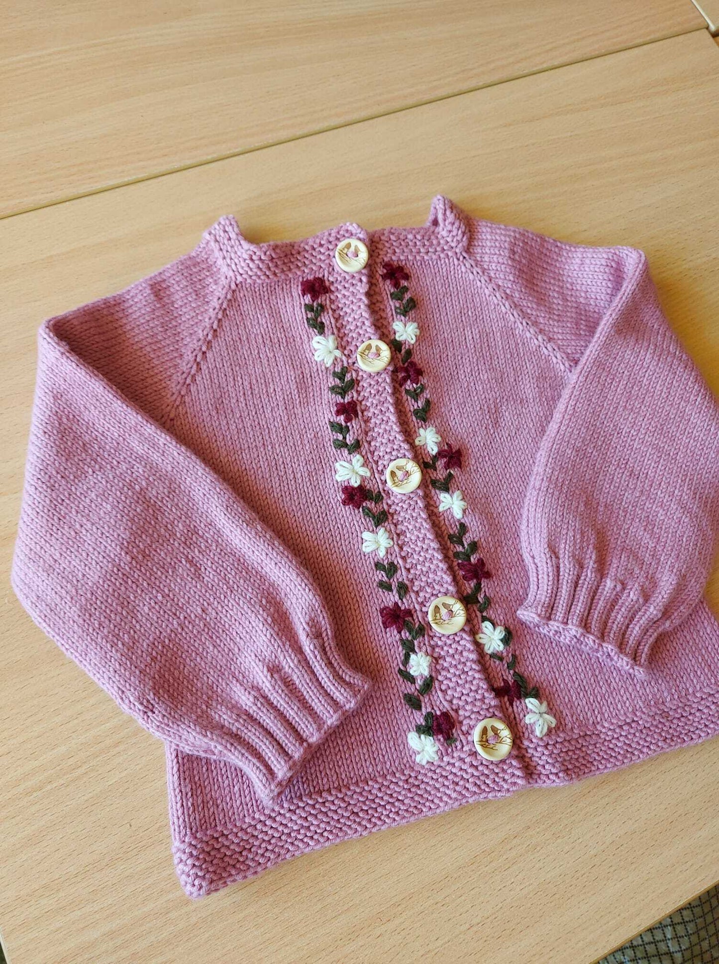 Bērnu jakas apraksts (reglāns no augšas) (izmēros jaundzimušo - 5 gadi)