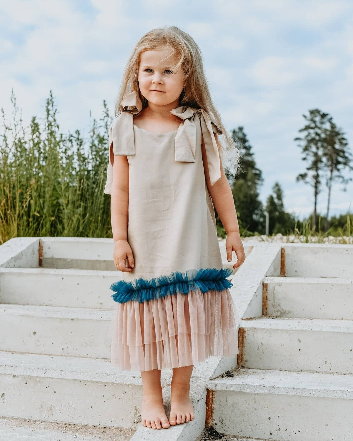 Satīna kleitas ar tillu