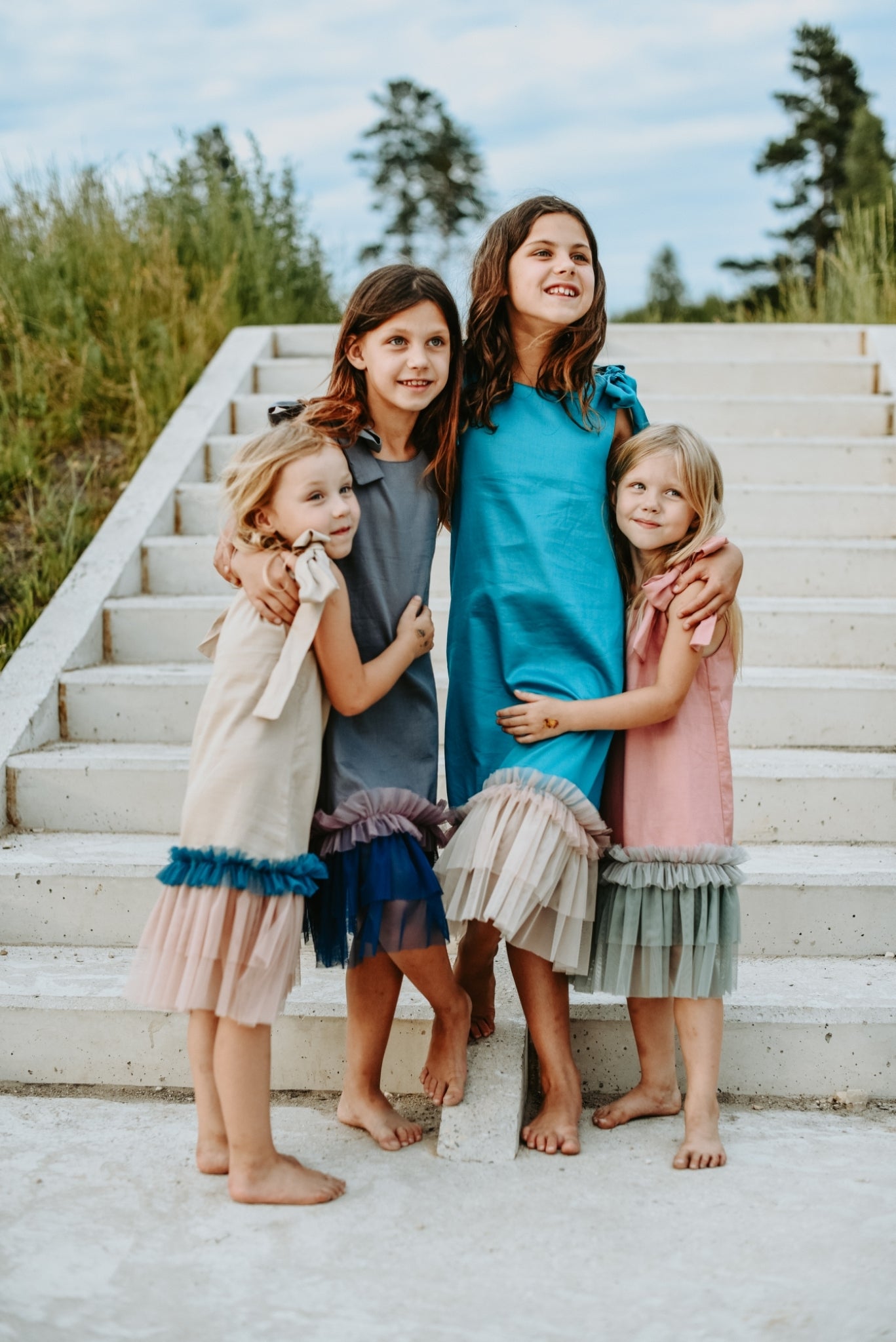 Satīna kleita ar tillu pieaugušo izmēri