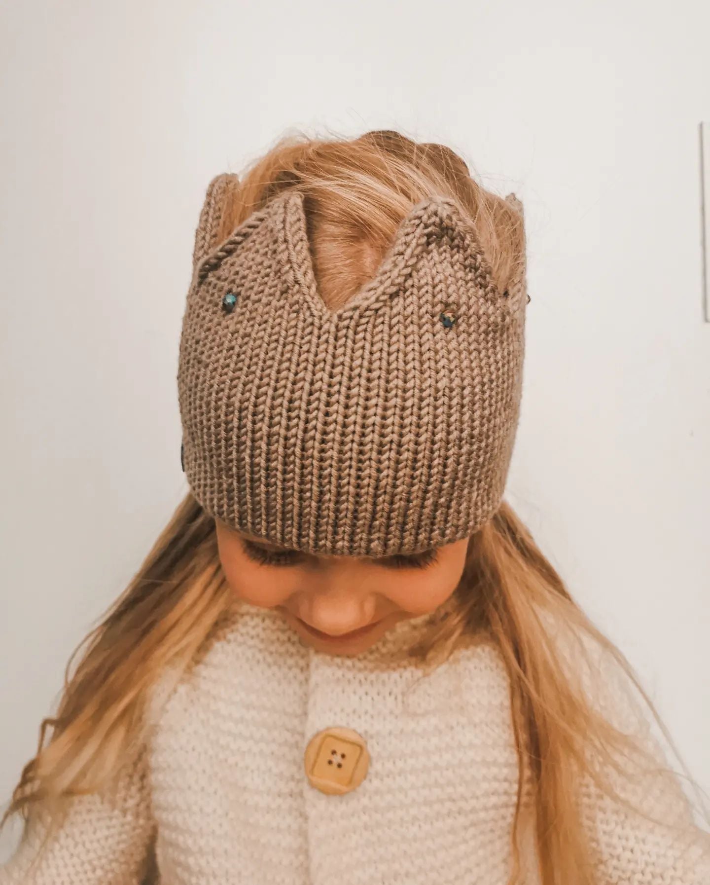 Knitted crown