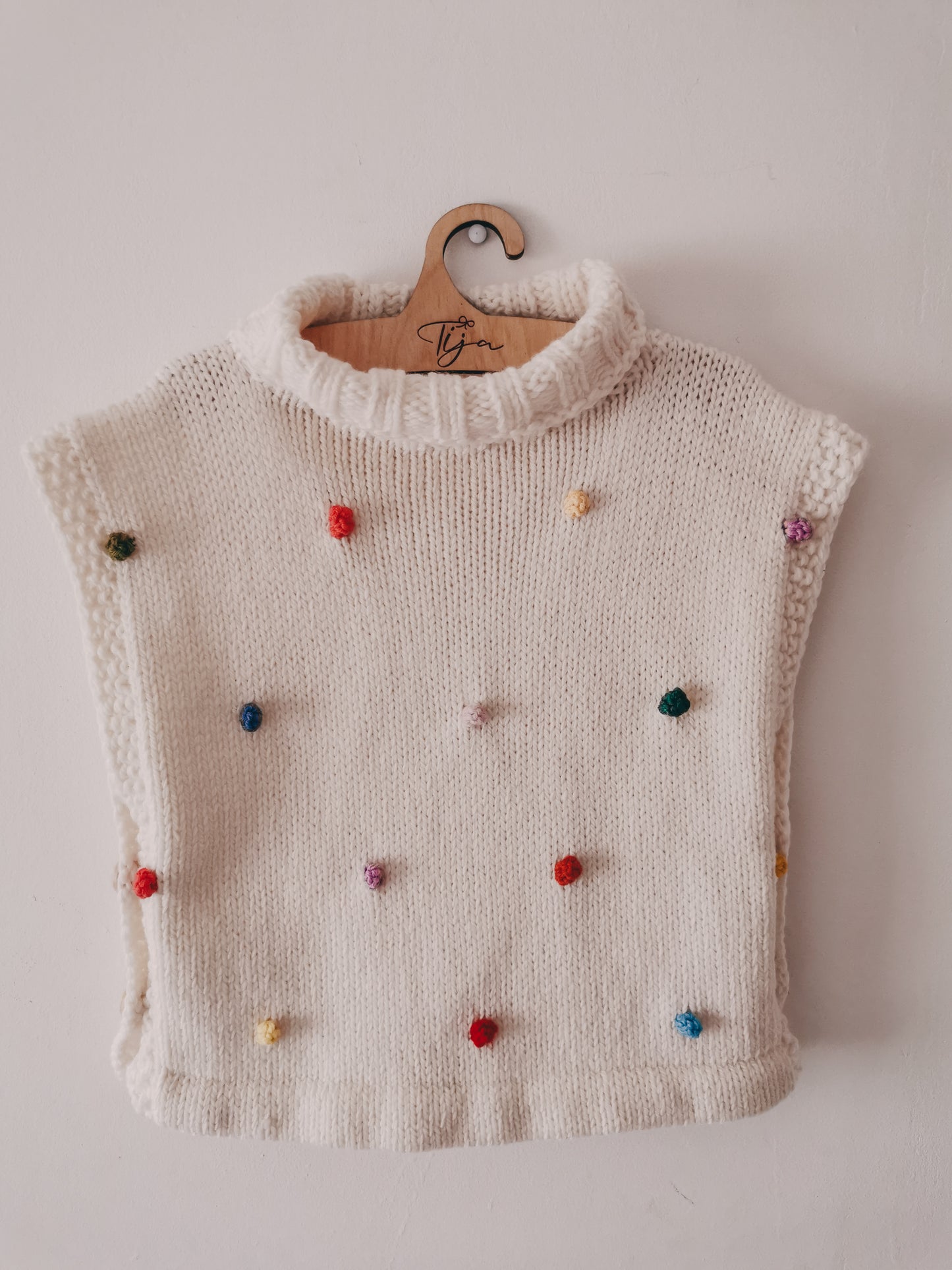 Pončo ar bumbuļiem