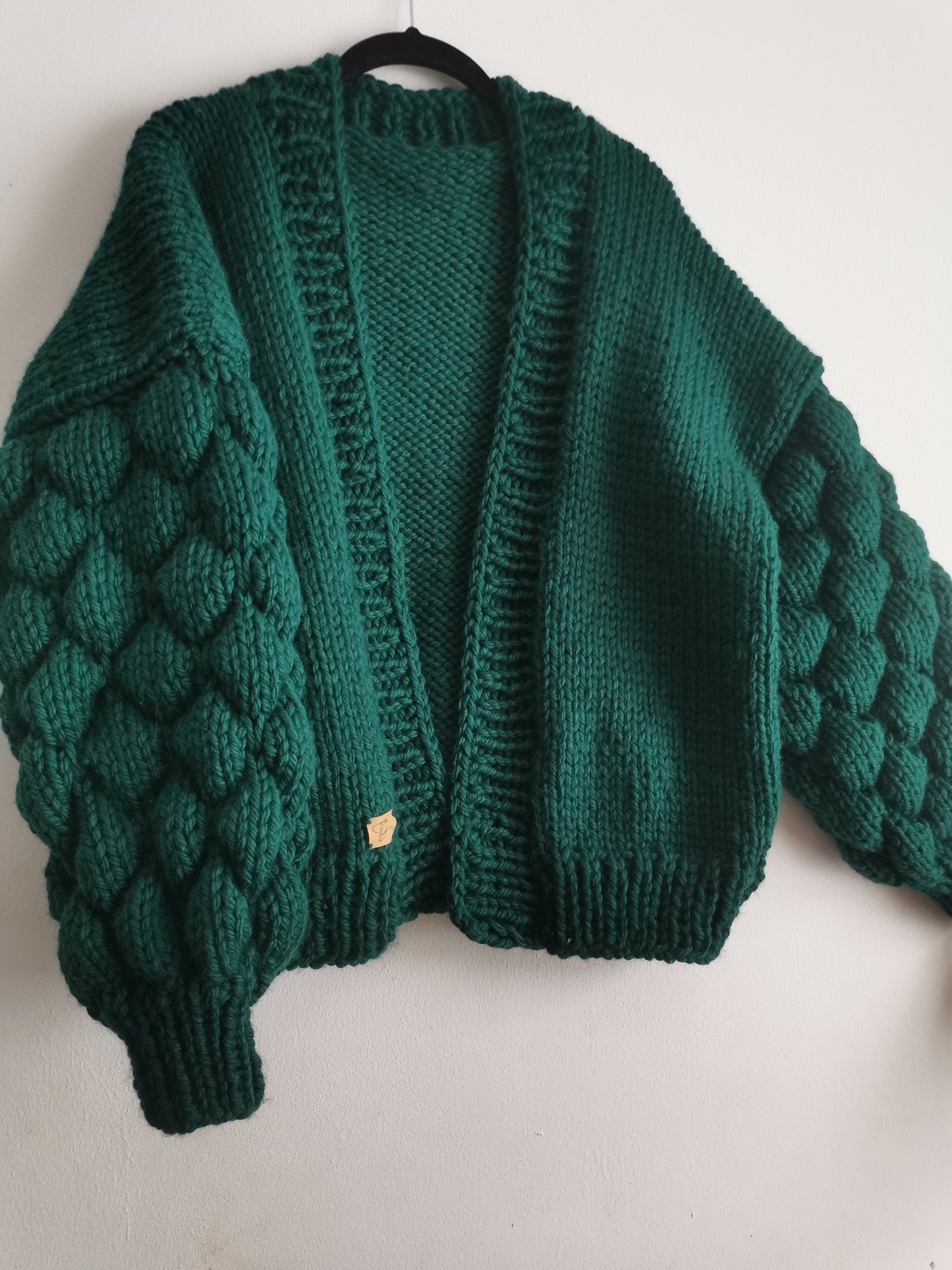 Kardigans ar 3D bumbuļiem