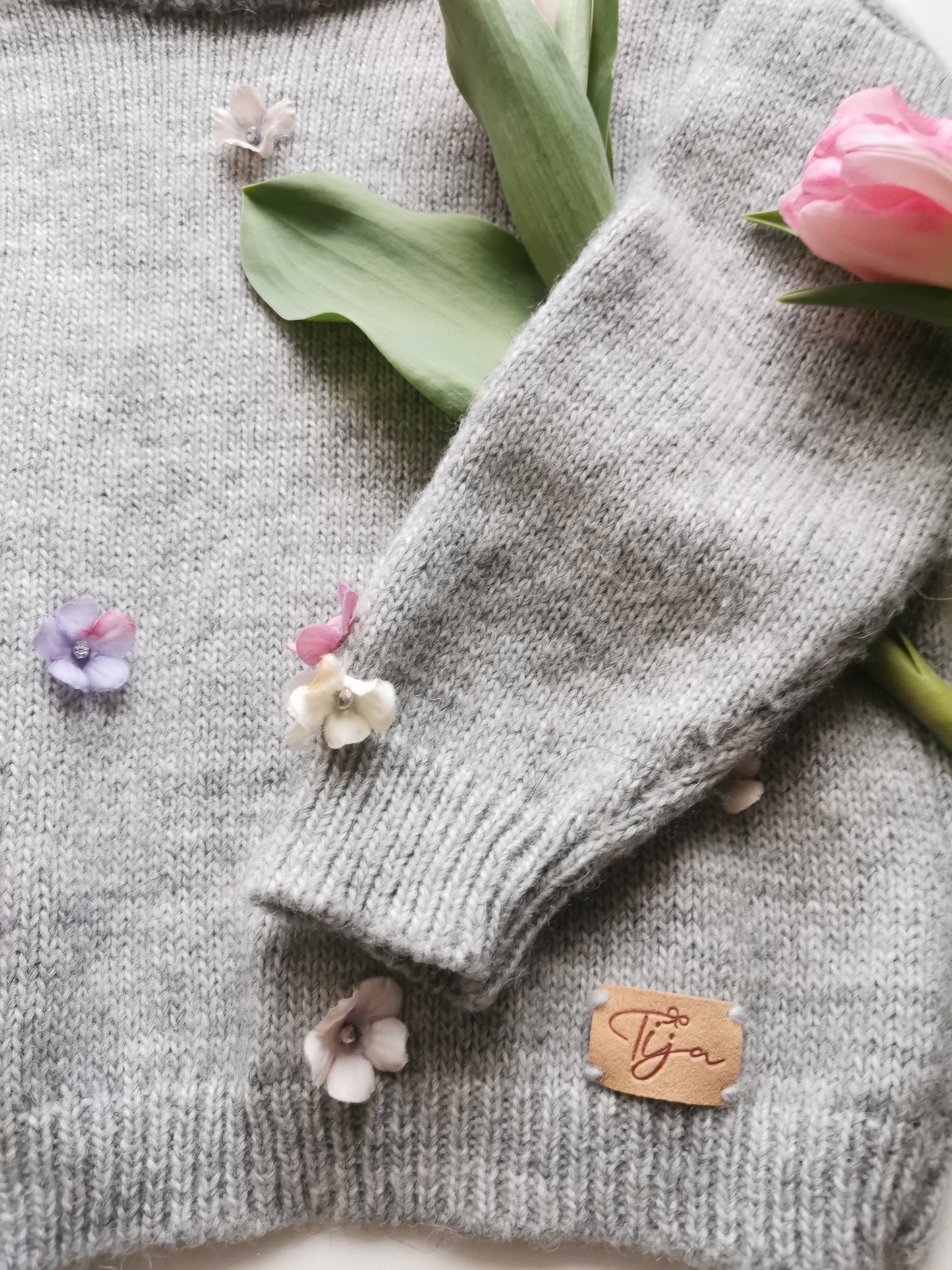 Džemperis ar puķītēm