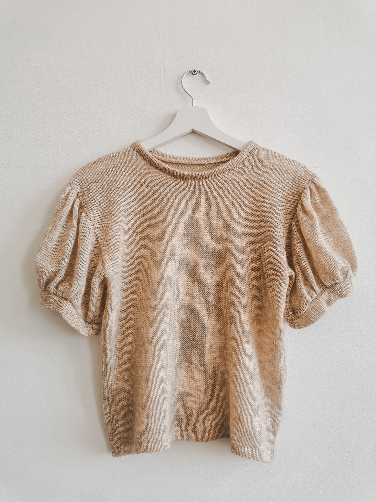 Mohēras tops ar kuplām piedurknēm