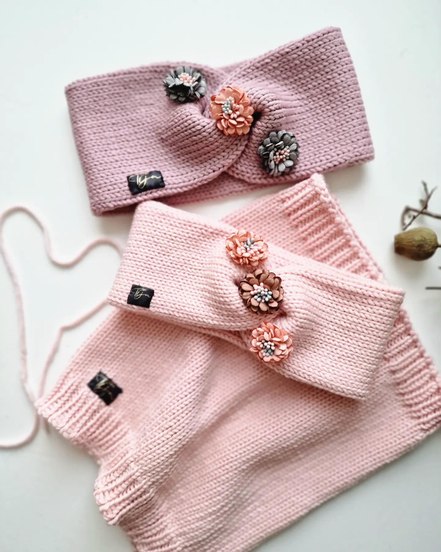 Merino ausaines ar puķītēm