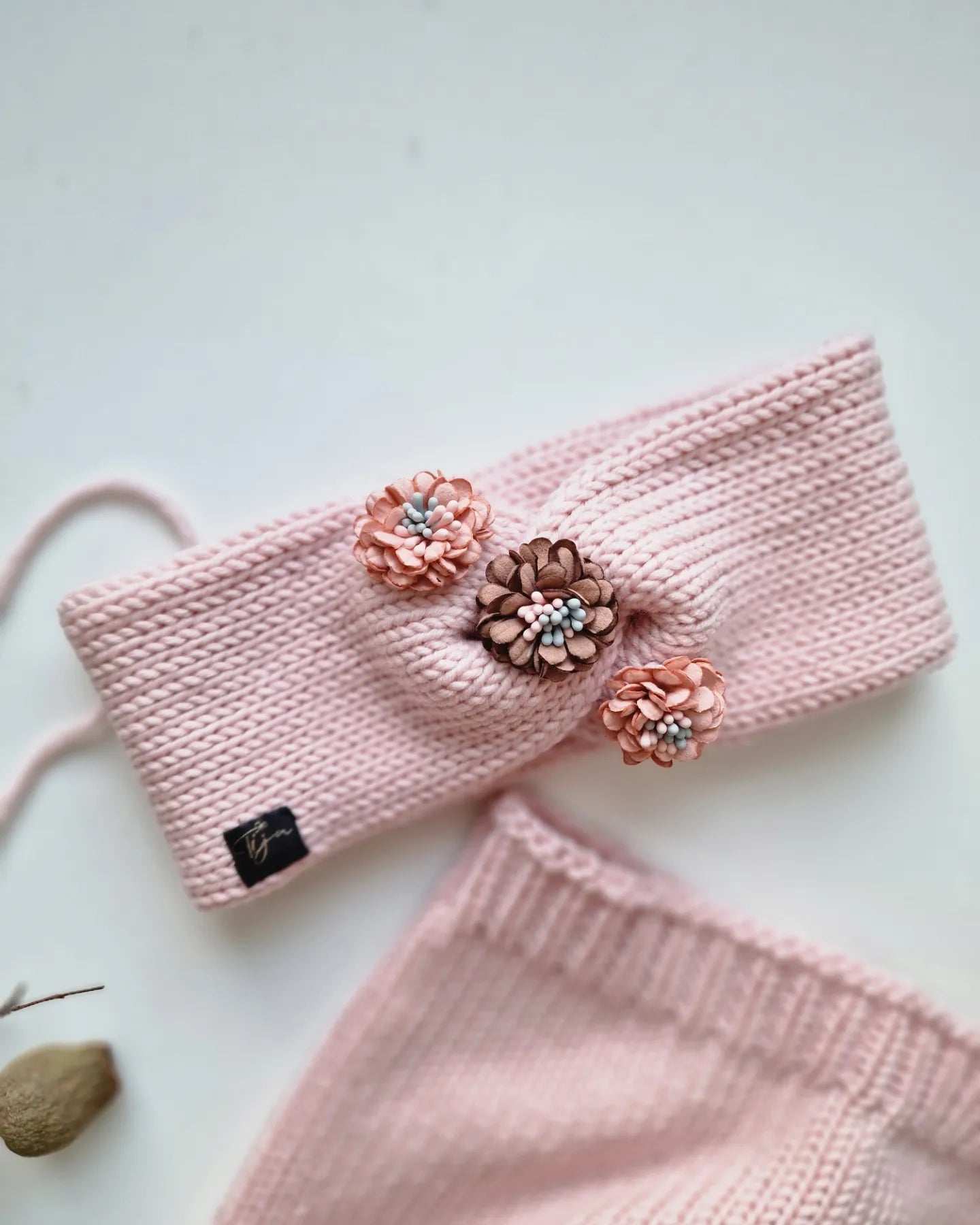 Merino ausaines ar puķītēm