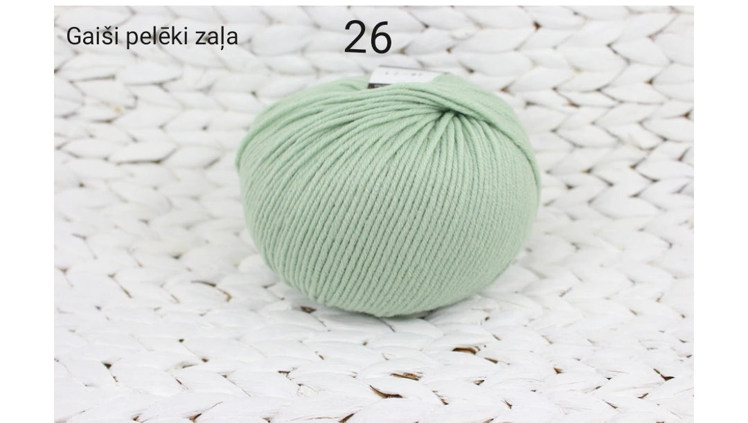 Set hat and socks with pompoms