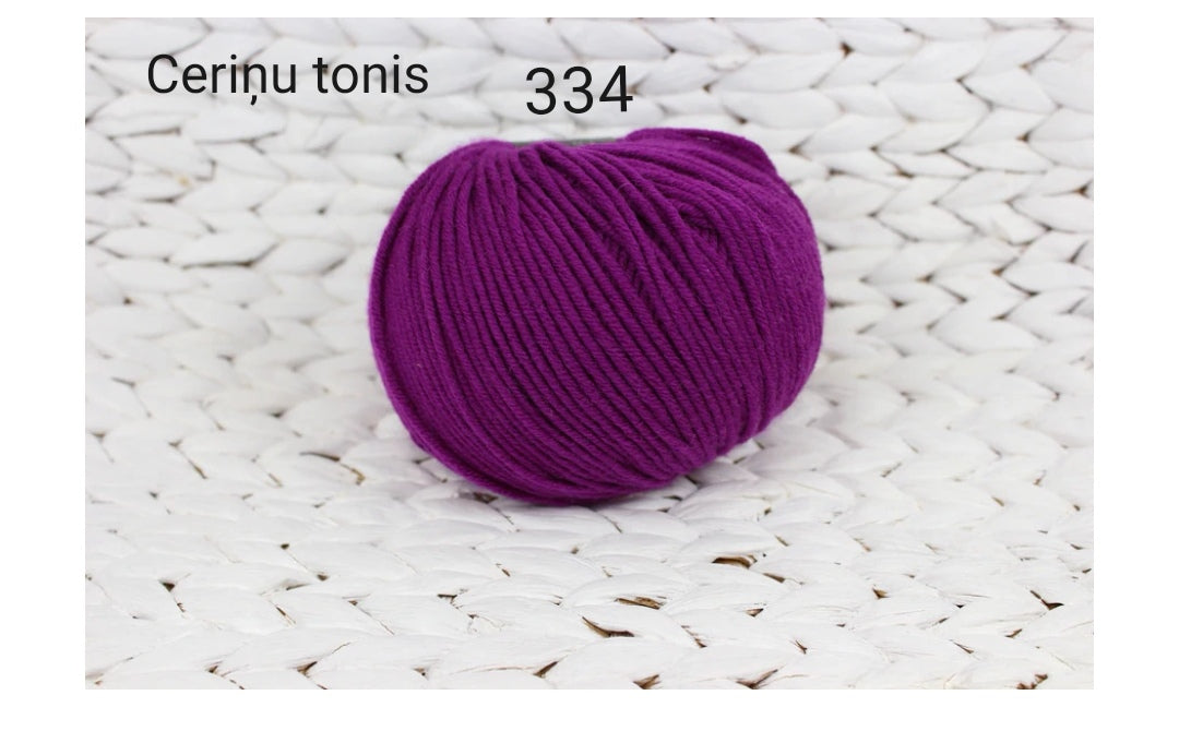 Set hat and socks with pompoms