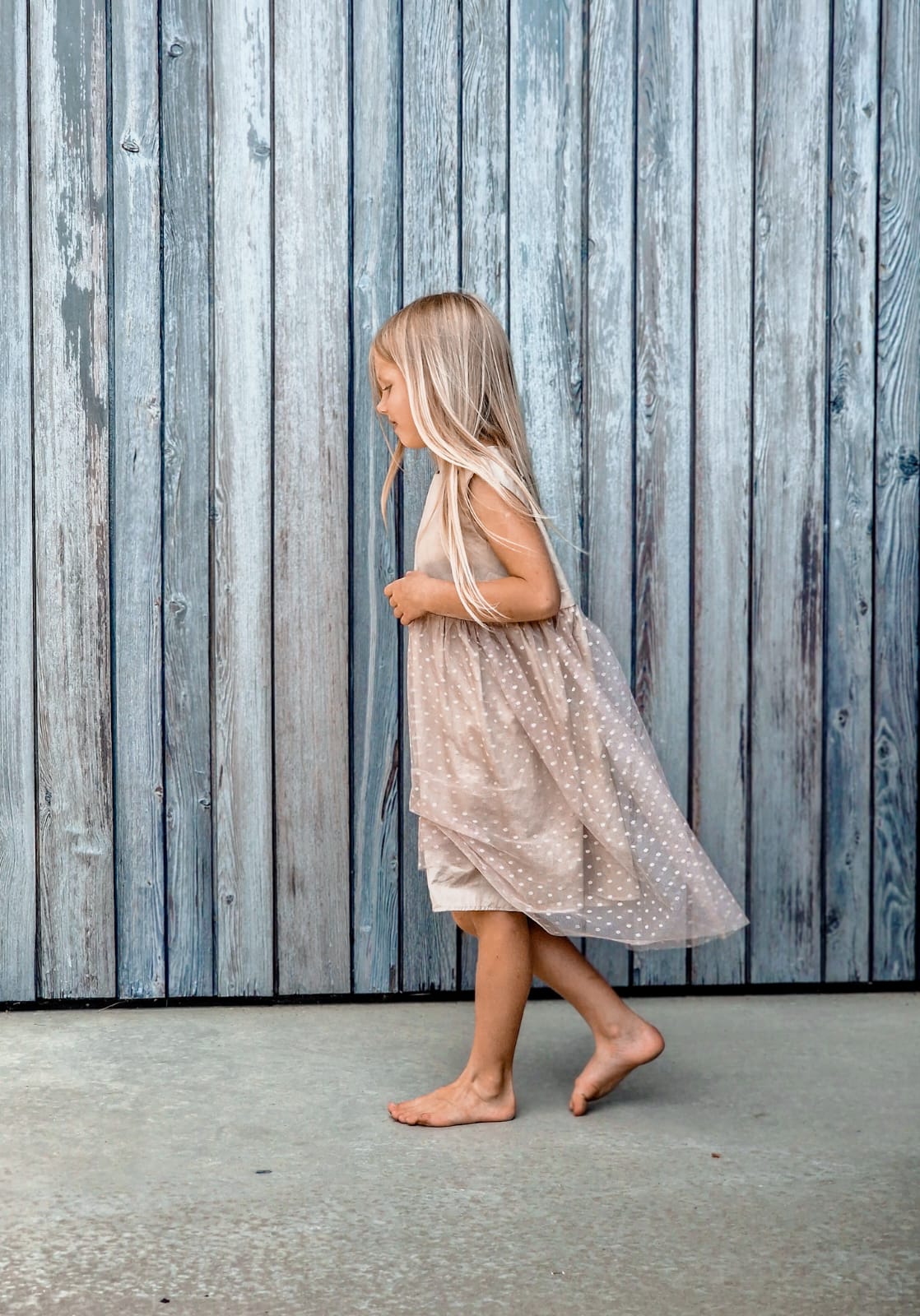 Satīna kleita ar pumpiņtillu