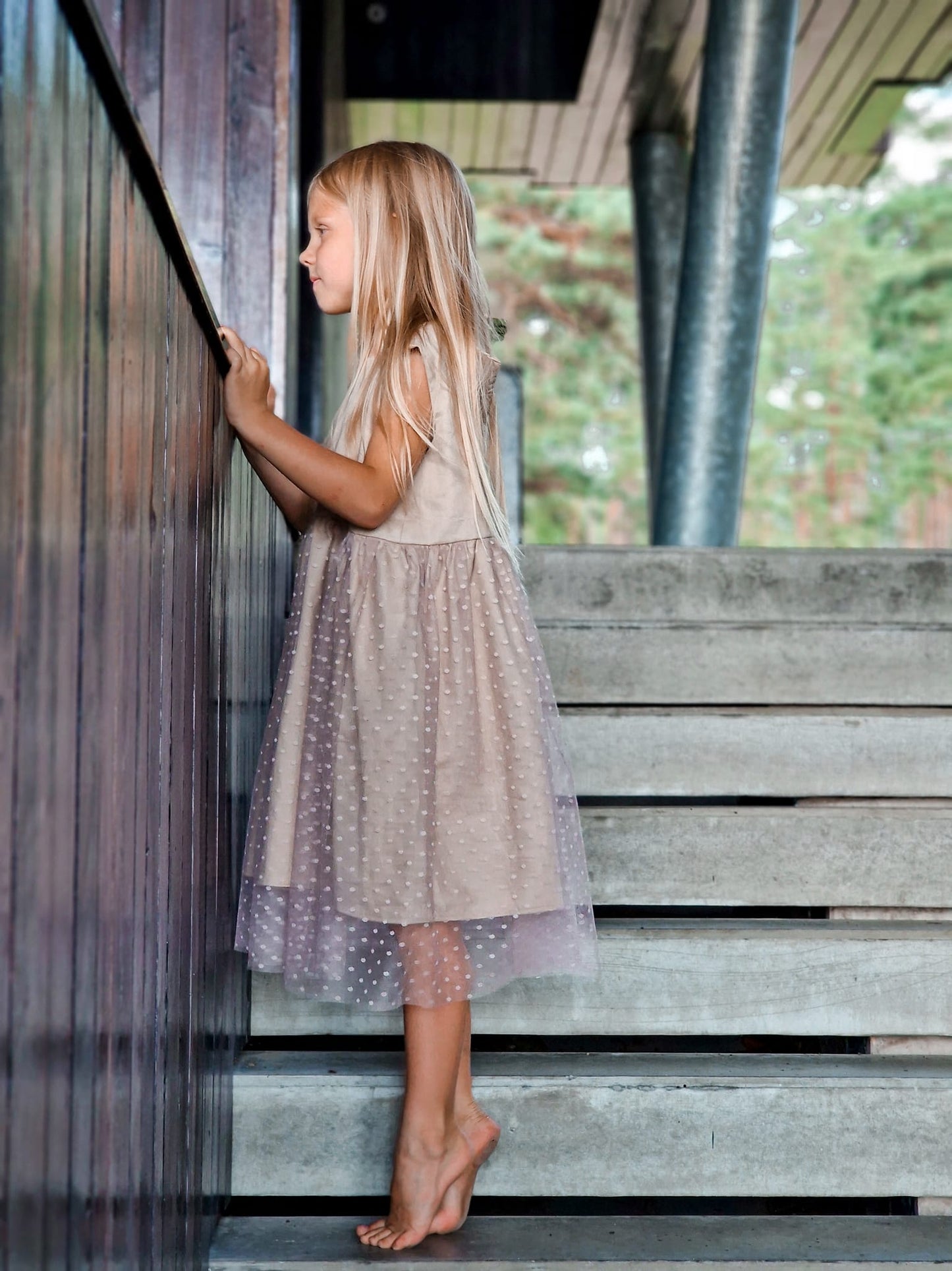 Satīna kleita ar pumpiņtillu