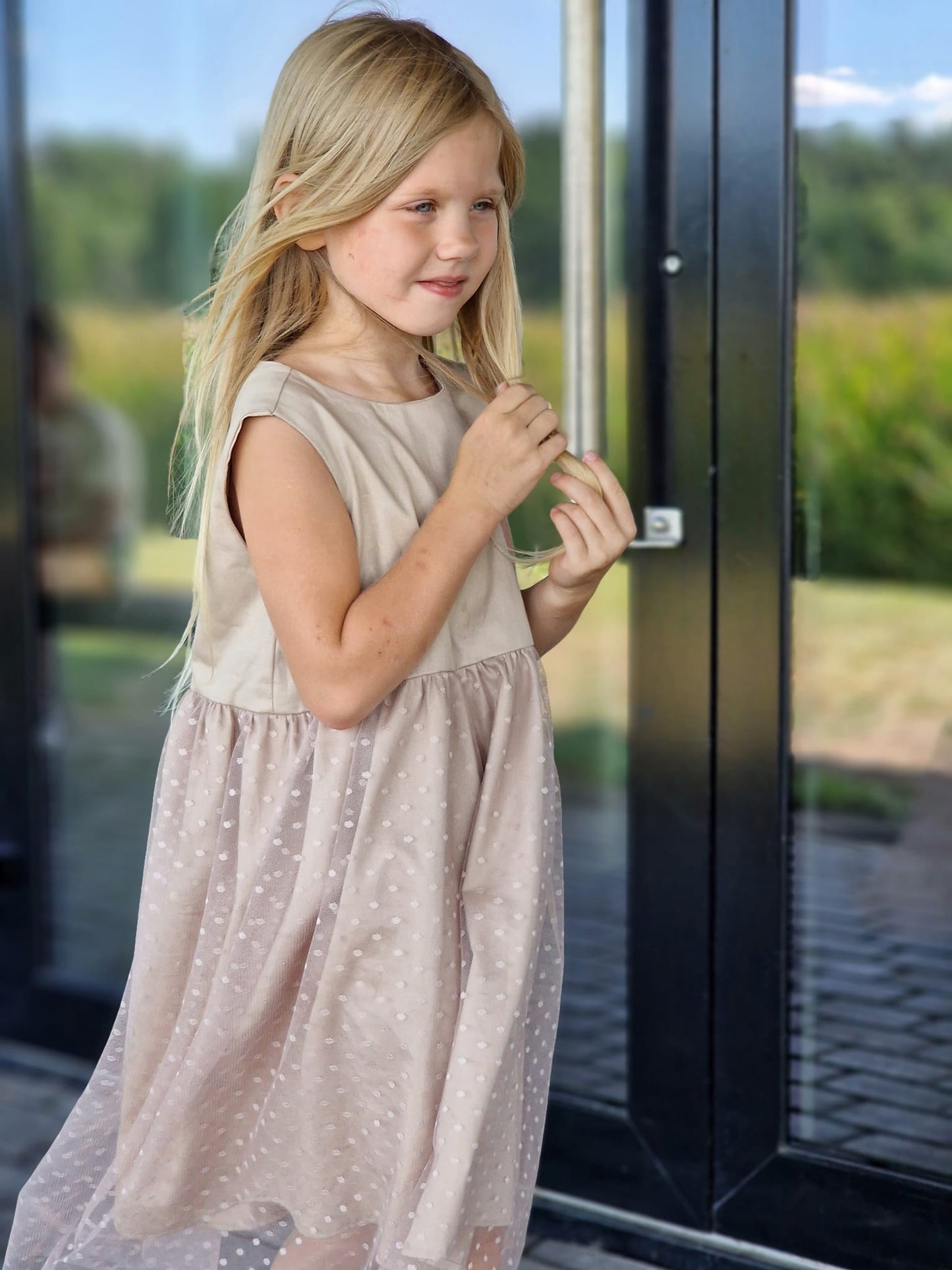 Satīna kleita ar pumpiņtillu