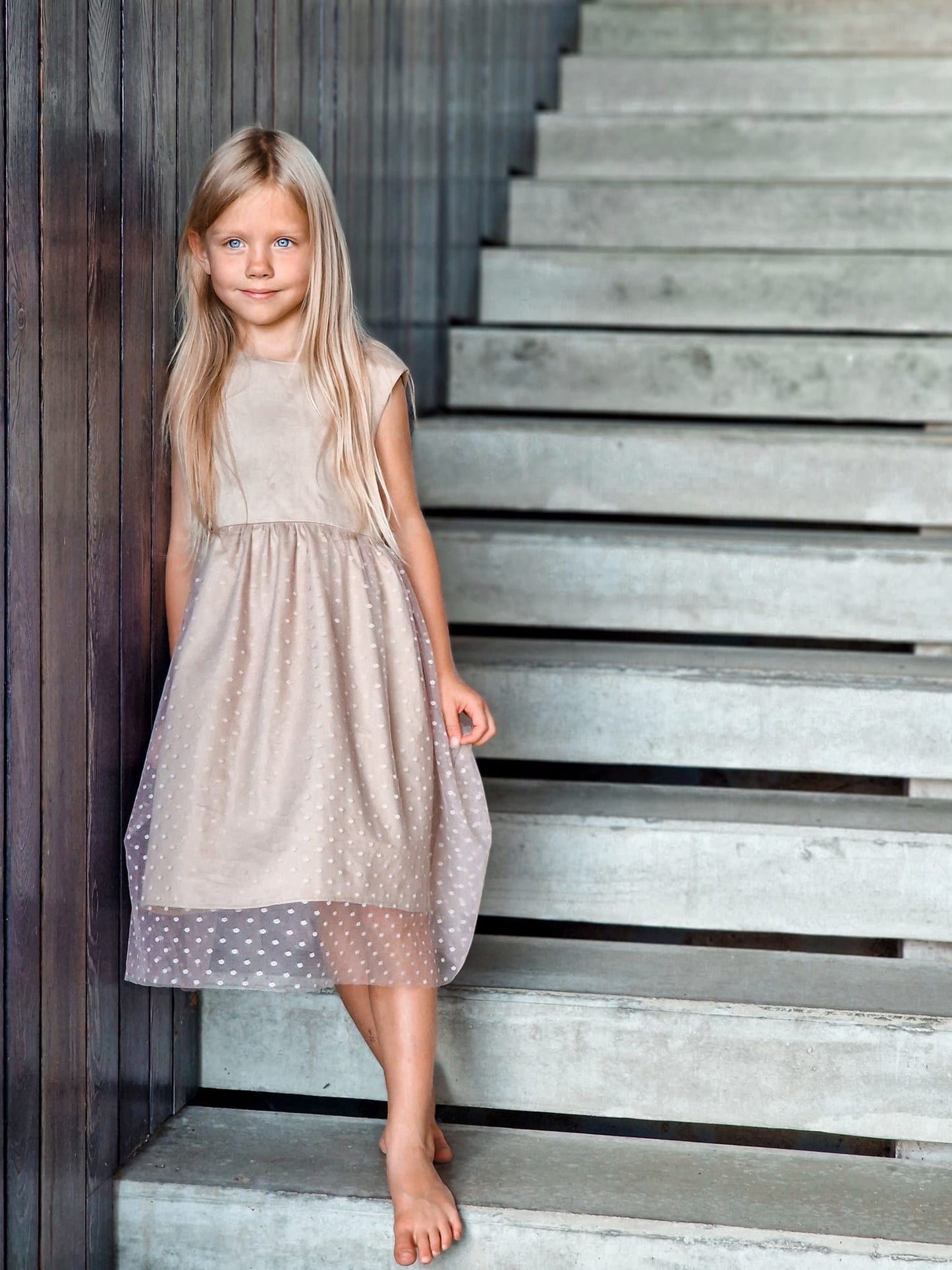 Satīna kleita ar pumpiņtillu