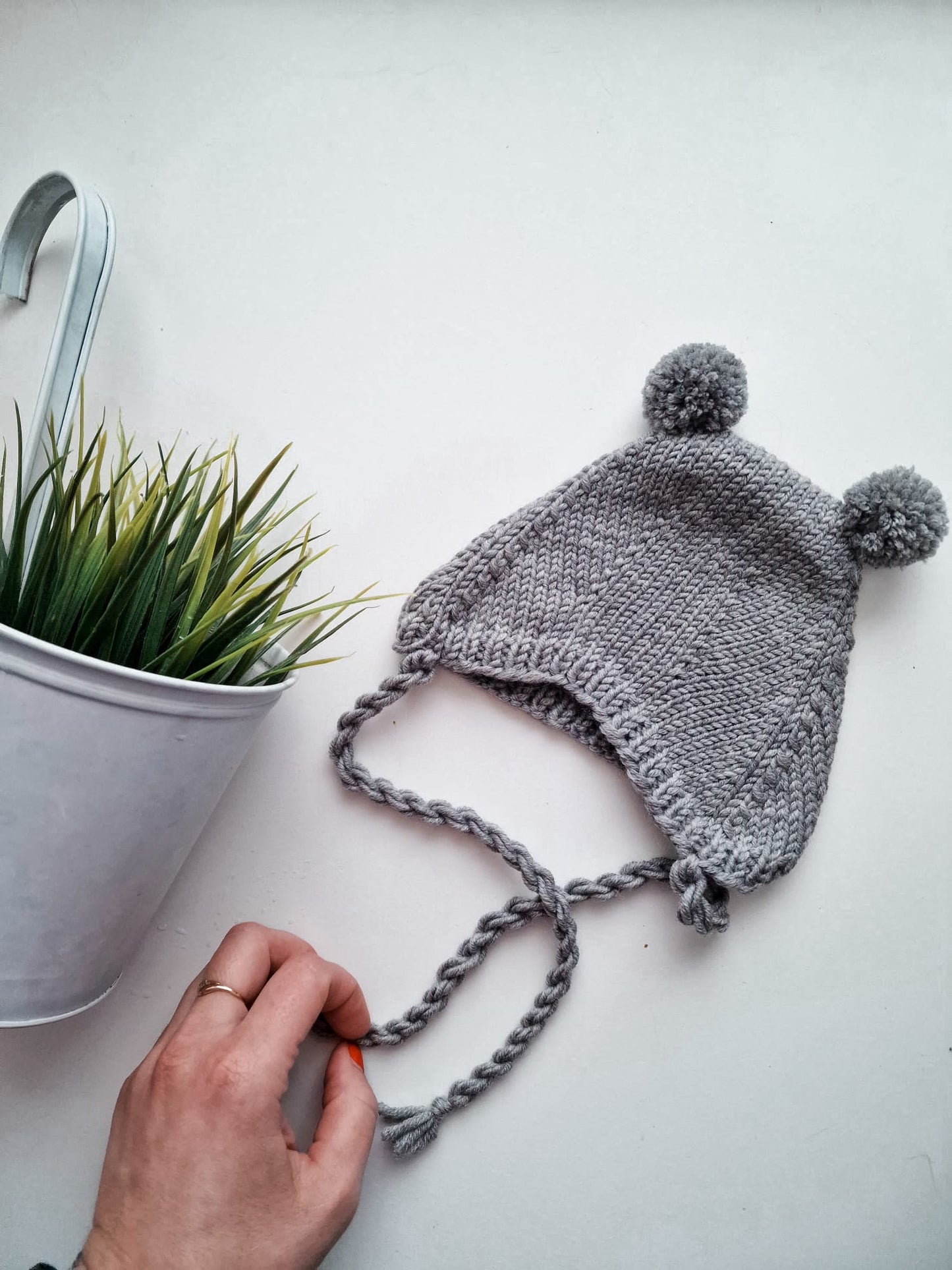Hat with a little pompoms