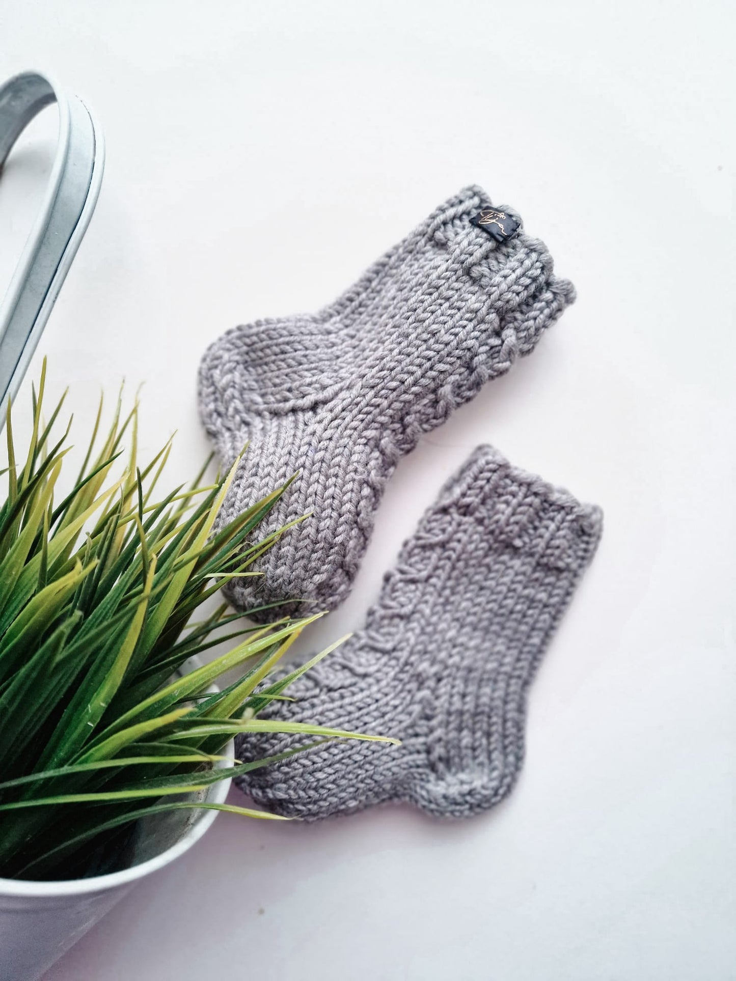 Newborn socks with a cable