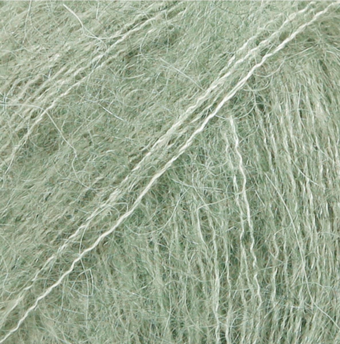 "Mākonis" ar apaļu kakla izgriezumu un klasisku apkaklīti