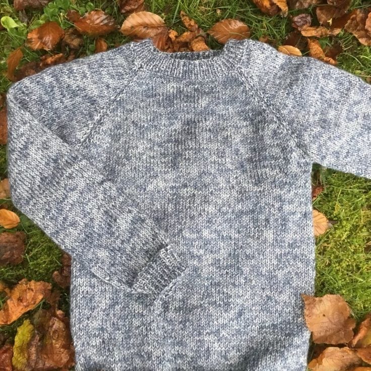 Adīšanas instrukcija "Bērnu džemperis adīts reglānā no augšas"