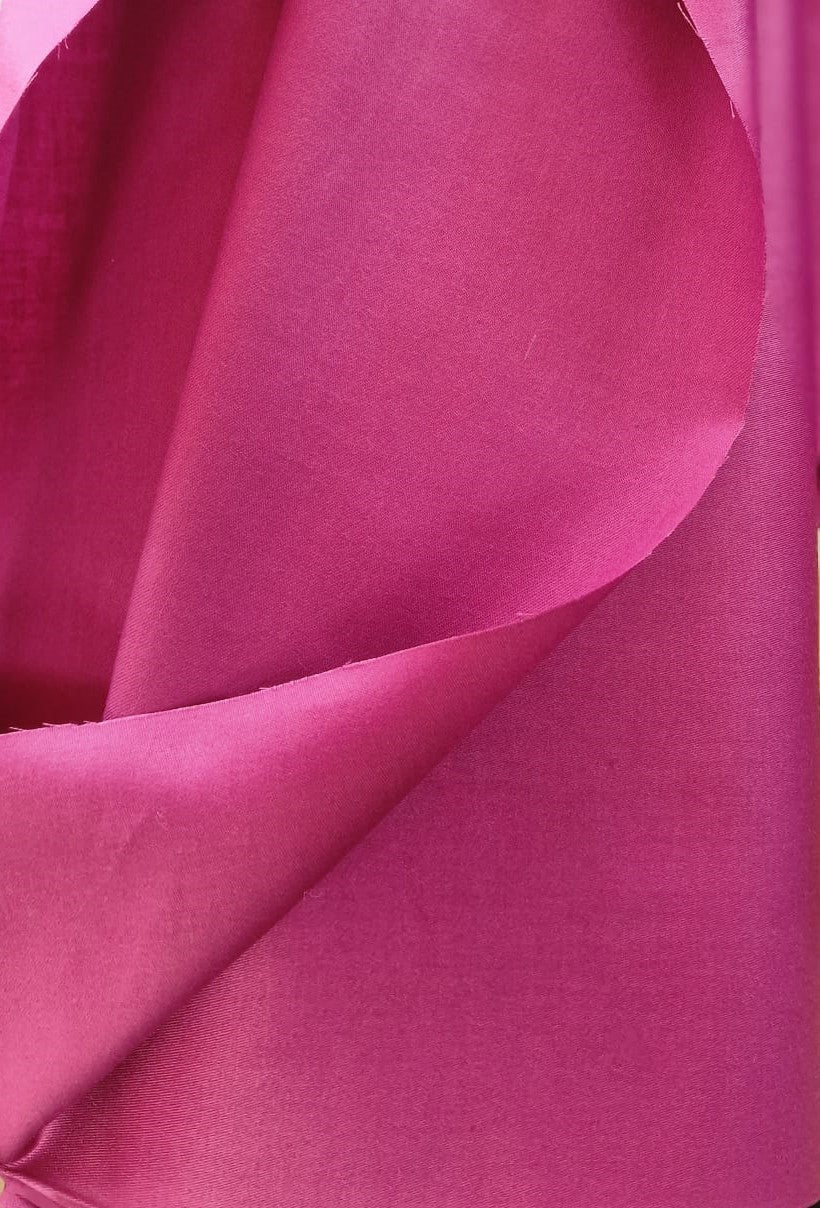 Zvanveida satīna kleita