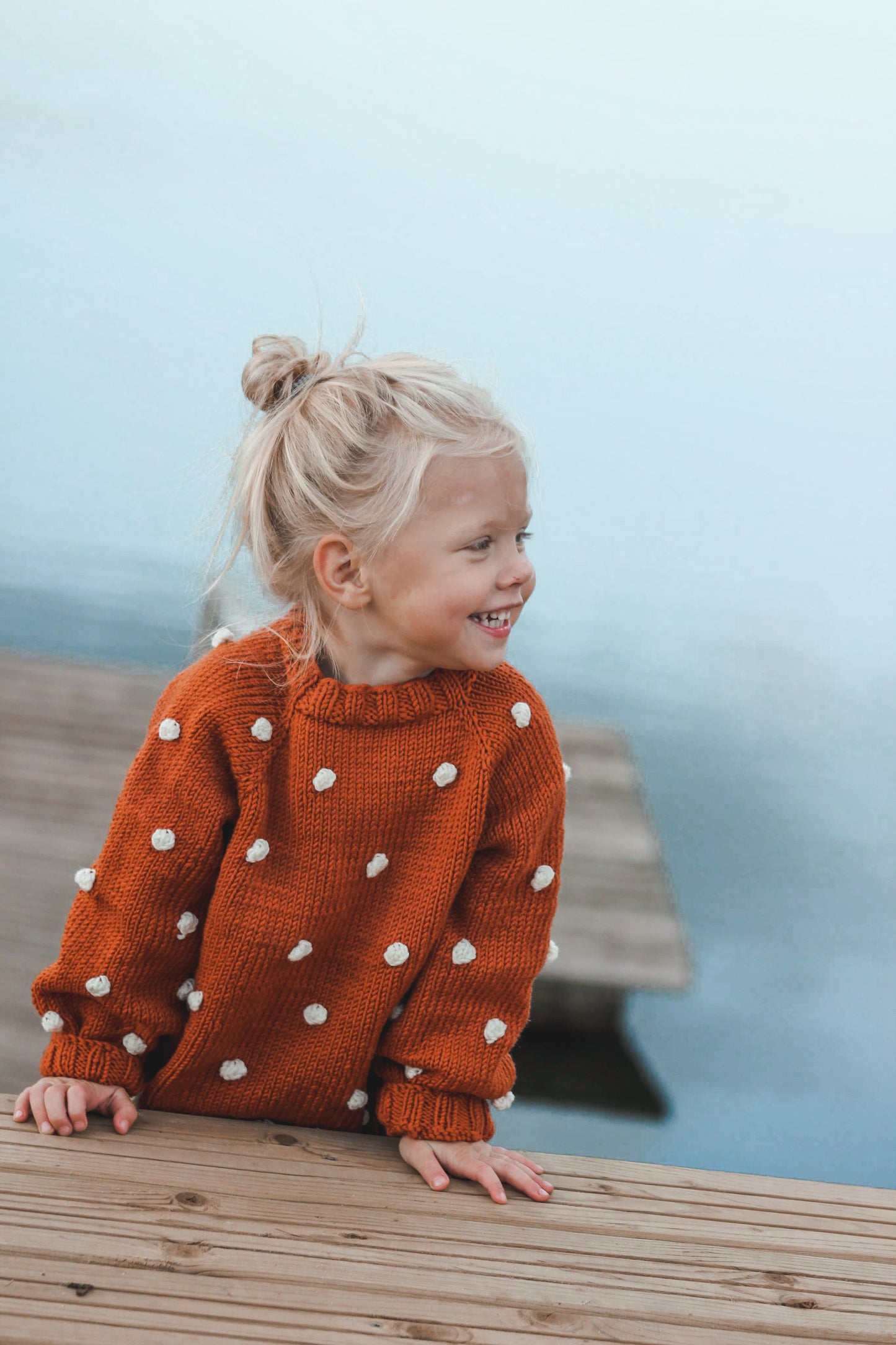 Adīšanas instrukcija "Bērnu džemperis adīts reglānā no augšas"