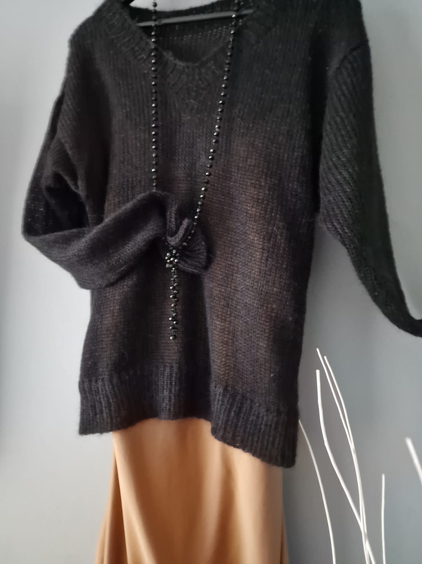 Klasisks džemperis ar V veida kakla izgriezumu