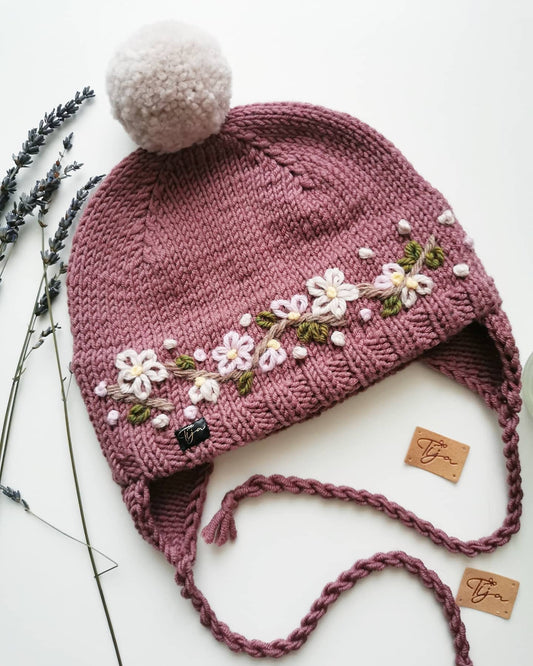 Hat with a flower embroidery