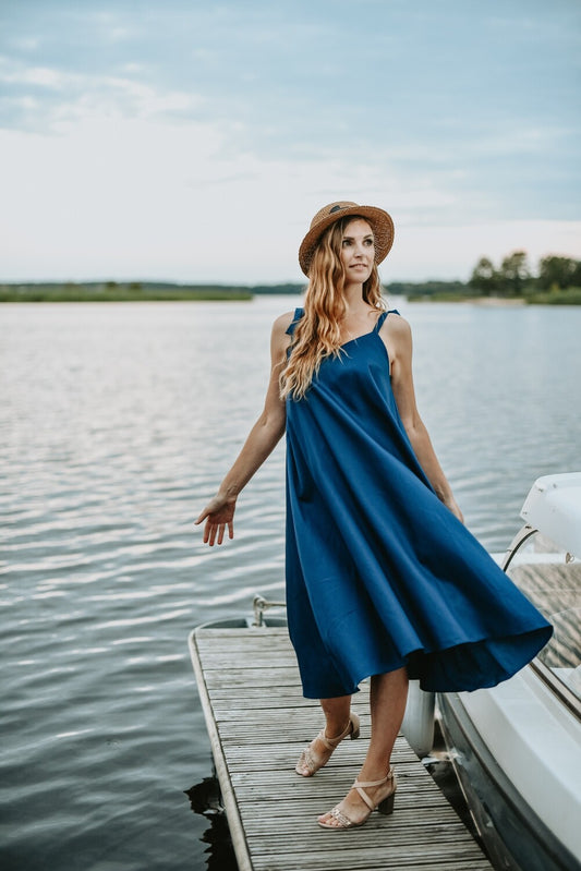 Zvanveida satīna kleita