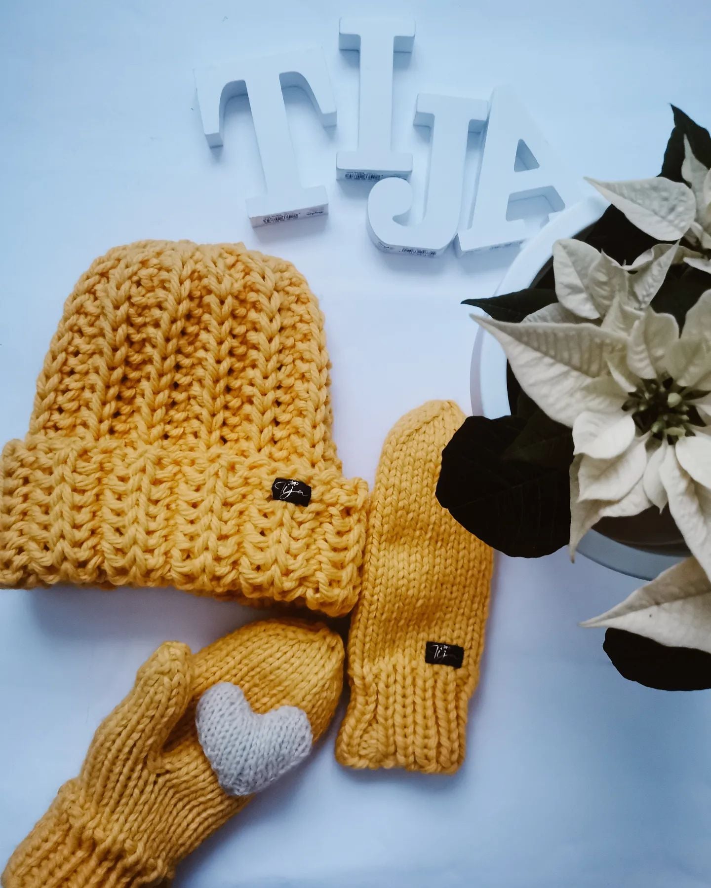 Set  - hat and mittens