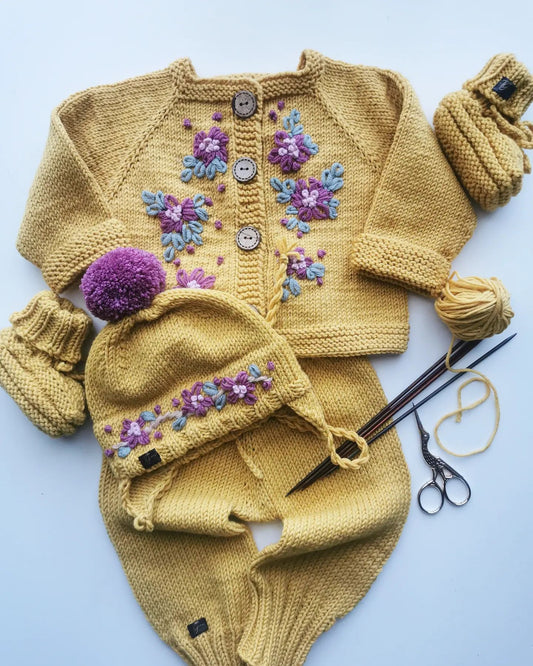 Set with embroidery flowers