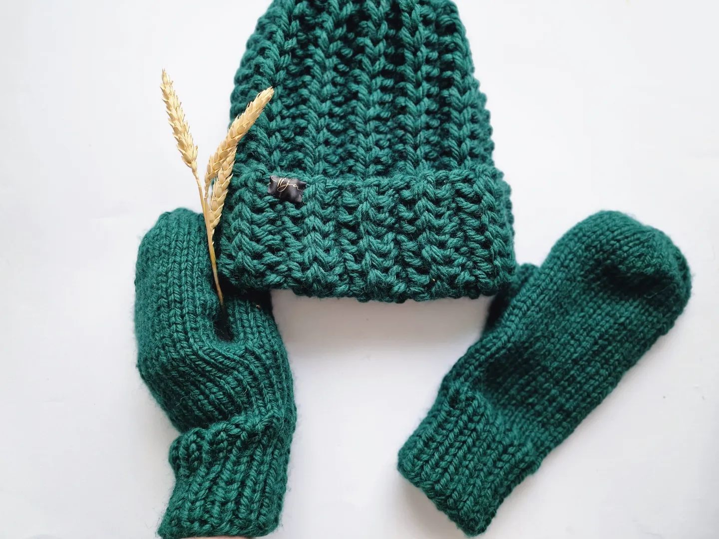 Set  - hat and mittens