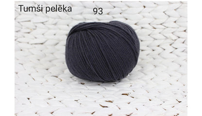 Newborn socks with a cable