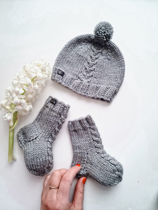 Set of hat and socks with cable pattern